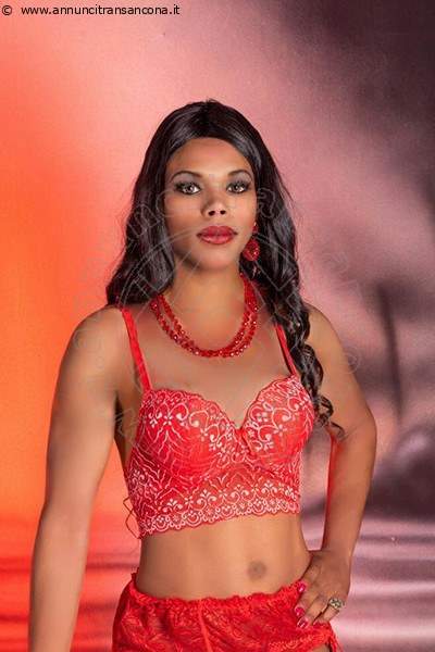 Foto Transescort Isernia Naomi Fire